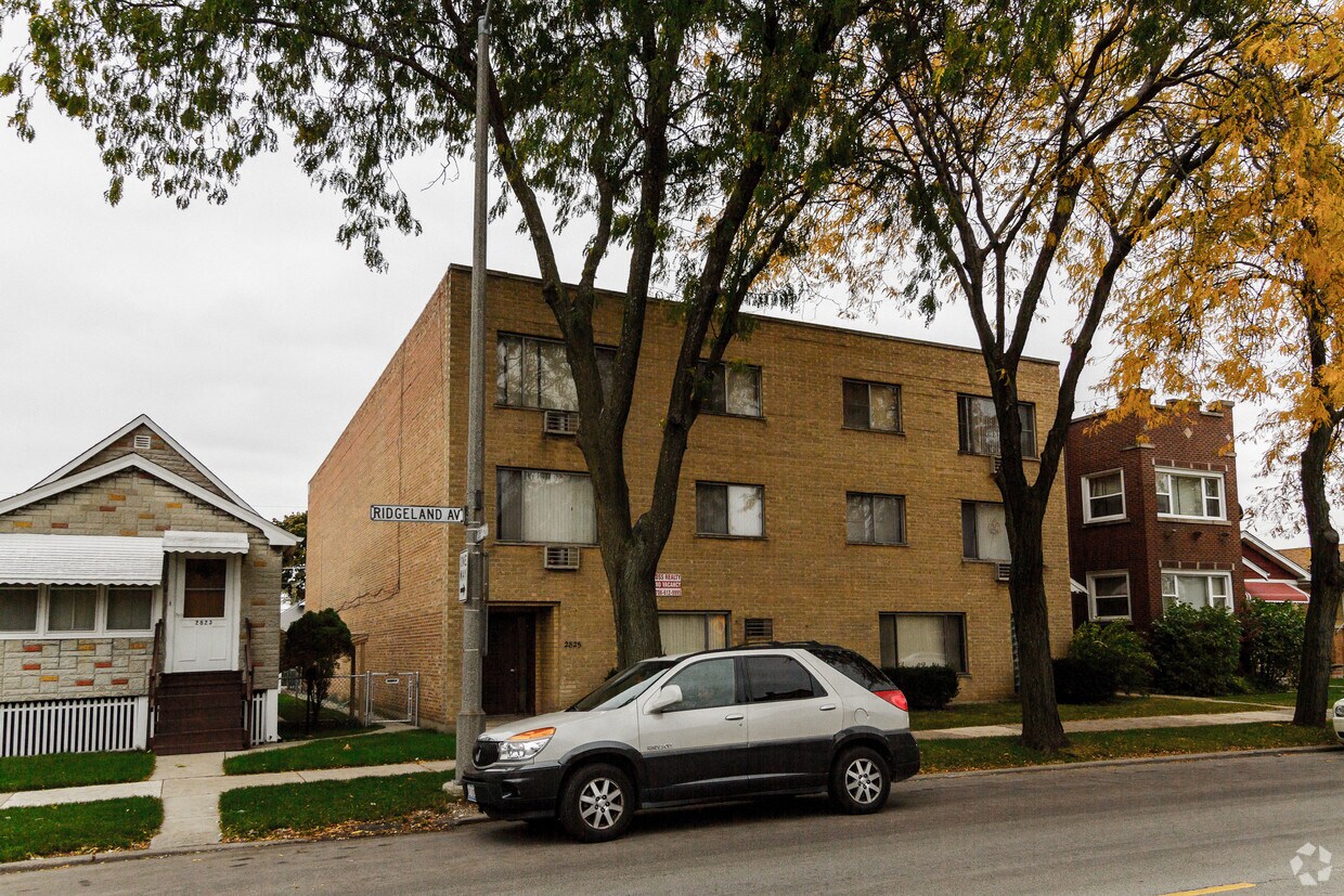 Building Photo - 2825 Ridgeland Ave