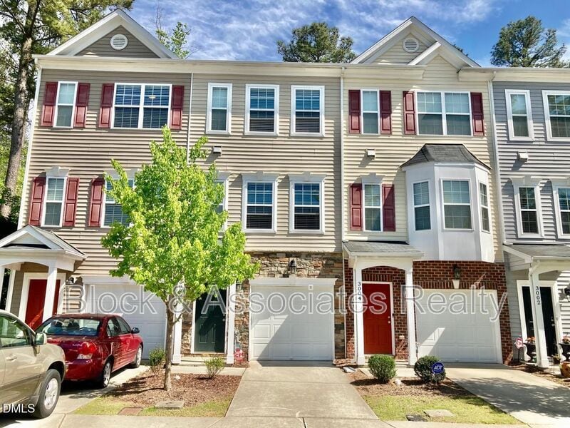 Photo - 3006 Courtney Creek Blvd