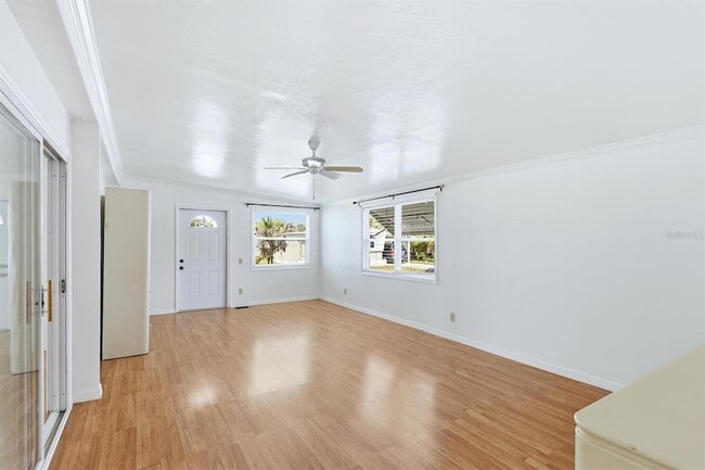 Building Photo - 5236 Kenwood Ave