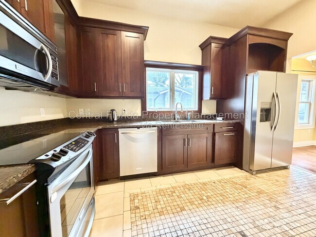 Foto del edificio - 2223 Amherst Ave