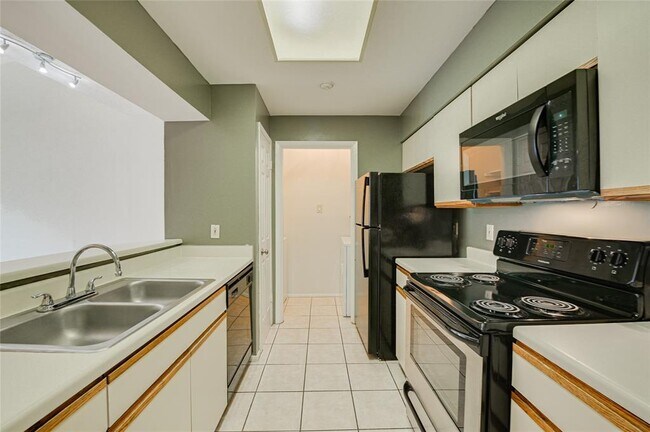 Foto del edificio - 807 W 25th St