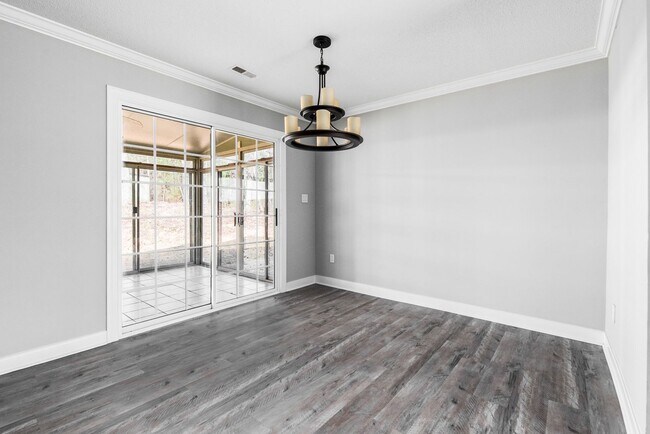 Building Photo - Newly Renovated 3 Bedroom Home Available e...