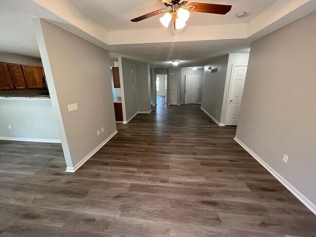 Foto del edificio - 4437 Woodland Ave