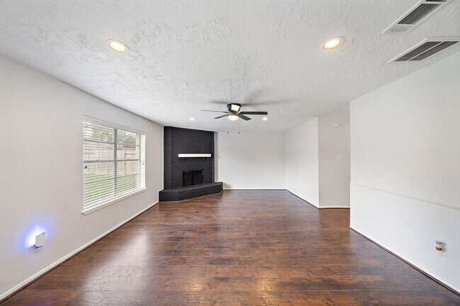 Building Photo - 7311 Log Cradle Dr