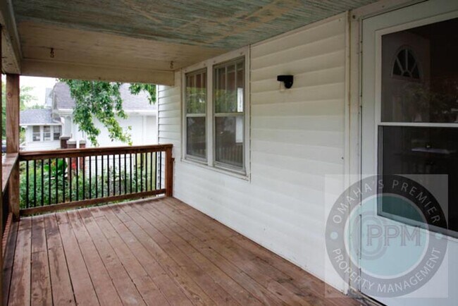 Foto del edificio - 3 Bed 1 Bath Located in Central Omaha