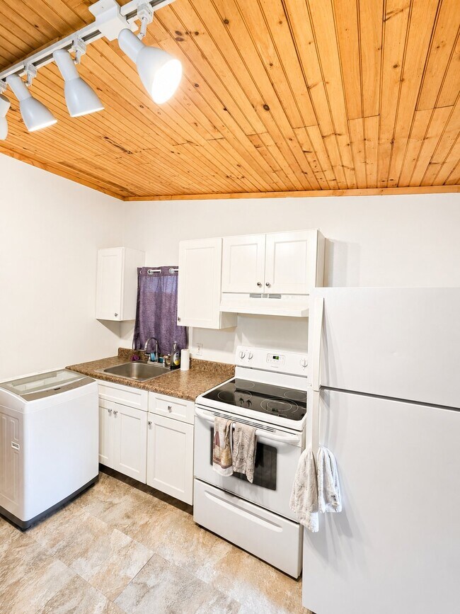 Foto del edificio - 995 N Quaker Ln