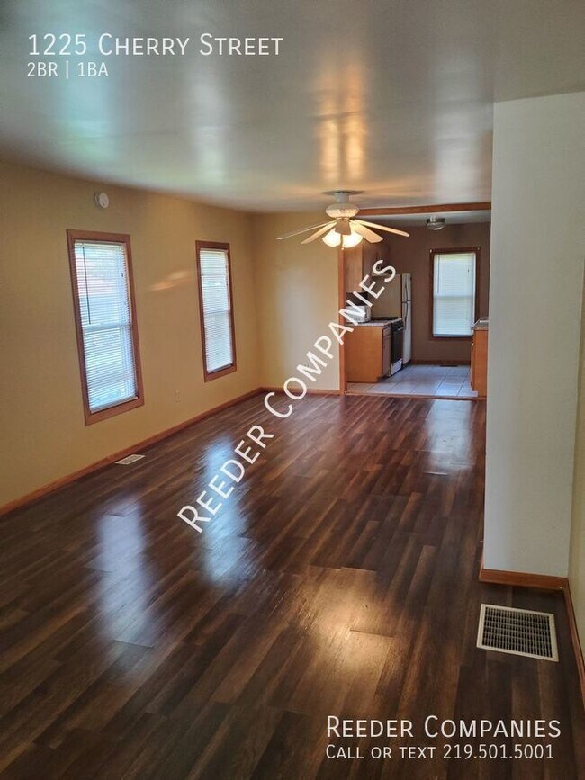 Building Photo - Cozy 2 bedroom house