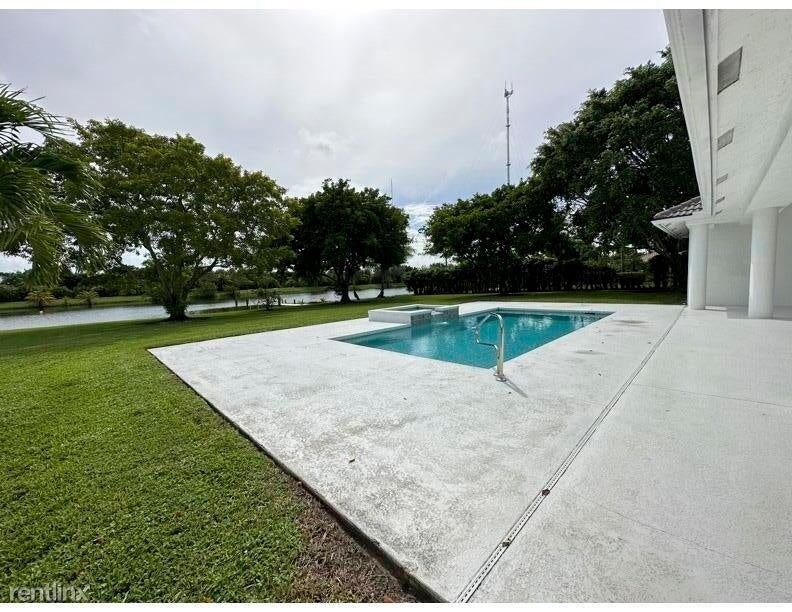 Foto principal - 4 br, 2.5 bath House - 5704 Lago del Sol Dr