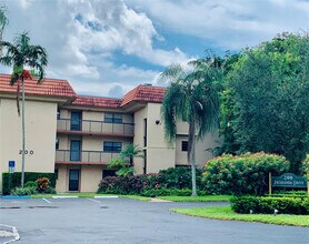 Building Photo - 200 Jacaranda Country Club Dr