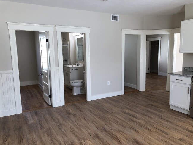 Building Photo - 7 Plantation St