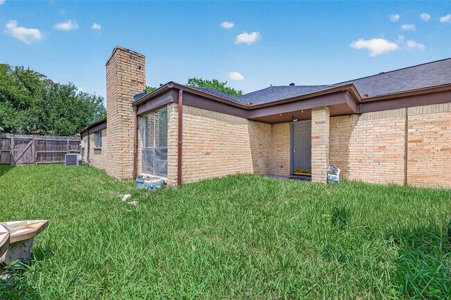 Building Photo - 2523 Creekway Cir