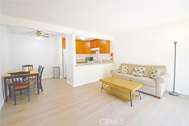 Foto del edificio - 1391 S Walnut St
