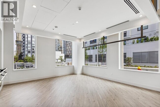 Photo du bâtiment - 6537-6537 Telford Ave