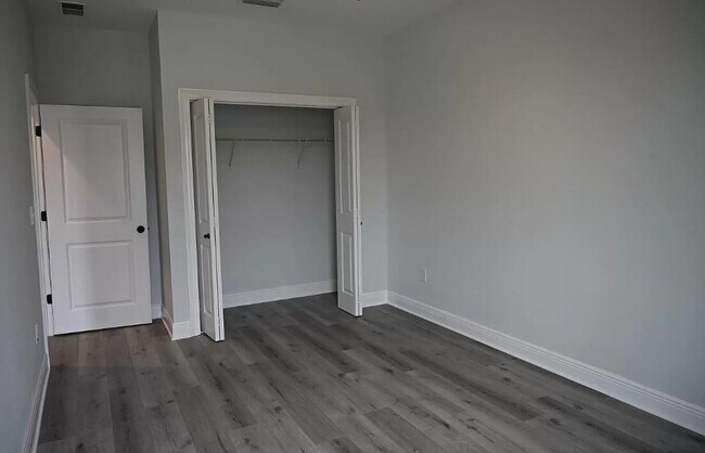 Building Photo - 1701 Sound Haven Ct