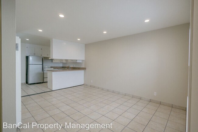 Building Photo - 671 Villa St