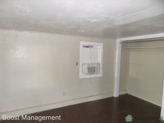 Building Photo - 912 Rosery Rd NW