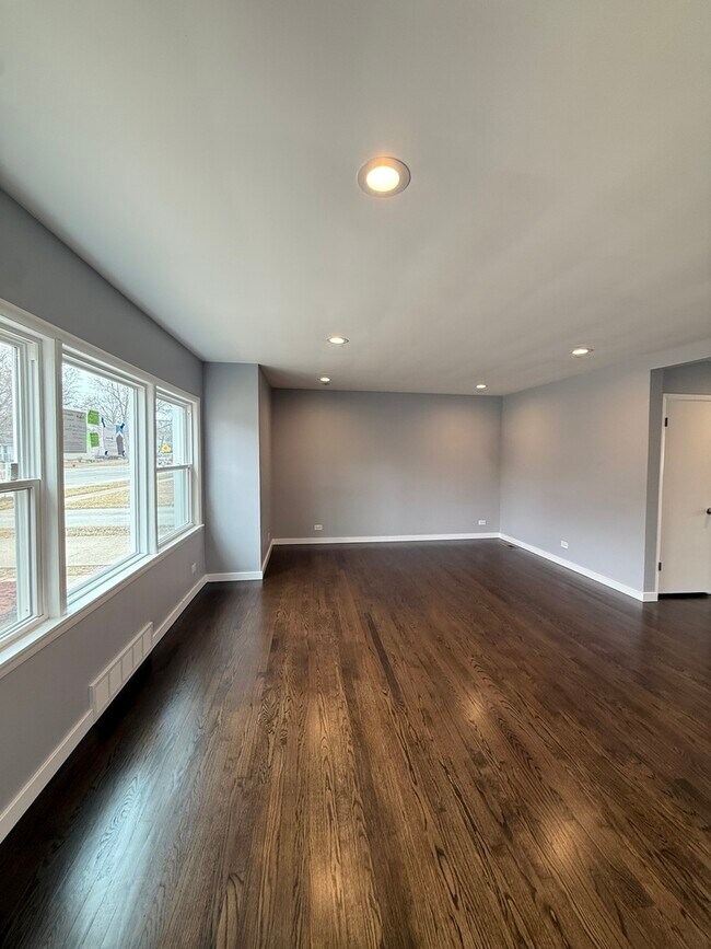 Foto del edificio - 18227 Center Ave