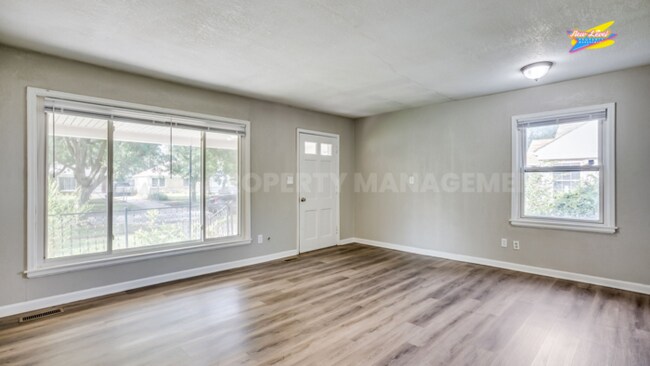 Building Photo - 2208 E Shadybrook Ln
