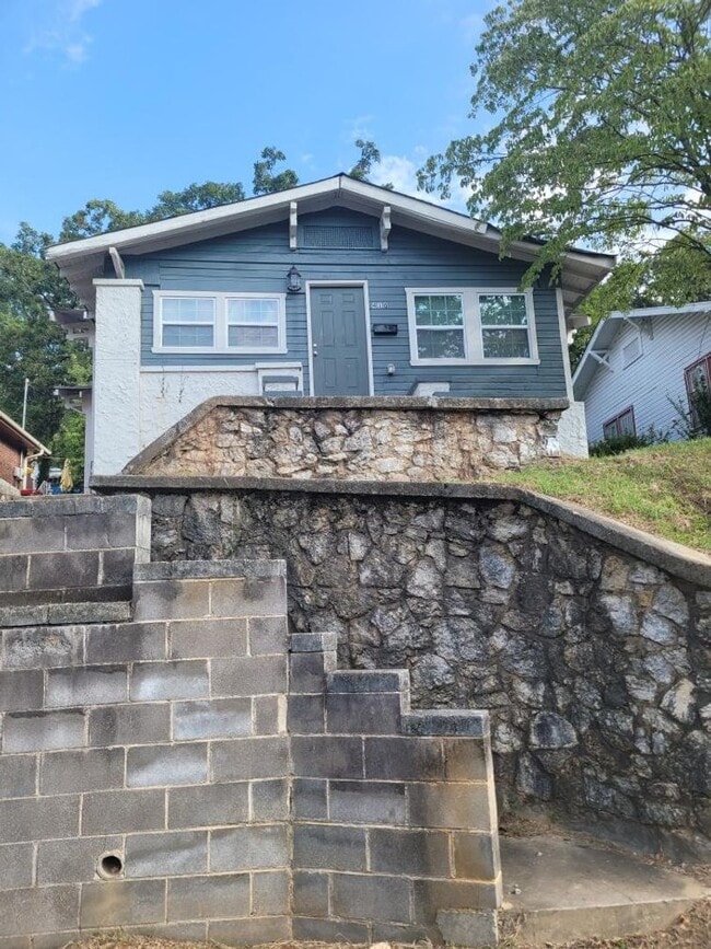 Building Photo - 410 8th Terrace W