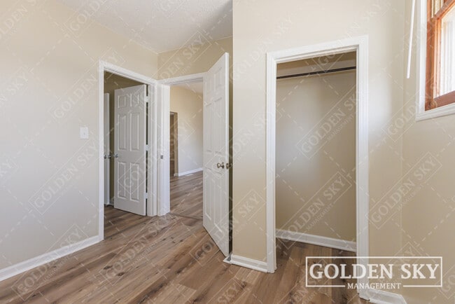 Foto del edificio - 2915 S Vine St