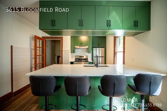 Photo du bâtiment - LOOK at this kitchen!