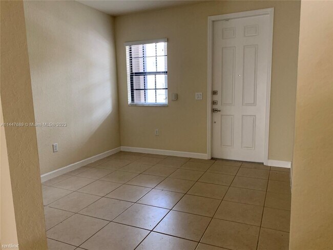 Building Photo - 3 br, 2.5 bath Townhome - 15431 SW 119th Ter