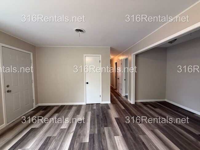 Building Photo - $1200 - NEWLY REMODELED 4 bedroom / 1 bathroom - Single Family Home