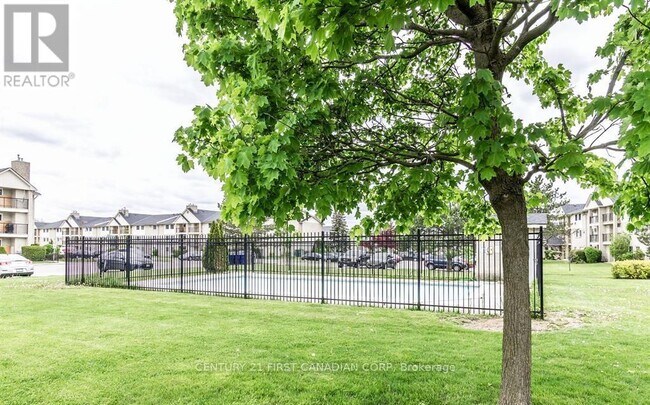 Building Photo - 725 Deveron Crescent