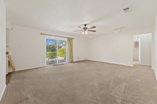 Foto del edificio - 3229 Oak Timber Dr