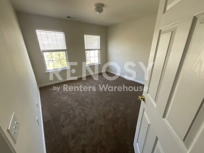 Foto del edificio - 11715 Harsworth Ln