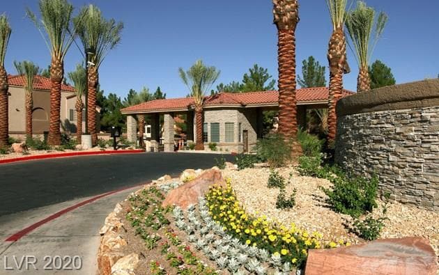 Building Photo - 2200 S Fort Apache