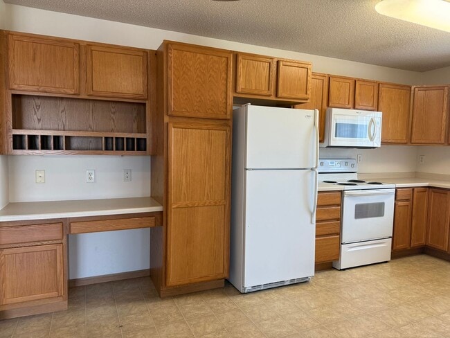 Building Photo - 4431 Calico Dr S