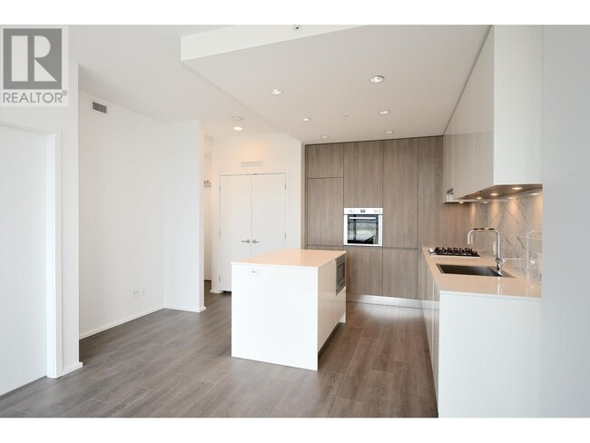 Photo du bâtiment - 4650-4650 Brentwood Blvd