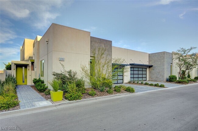 Foto del edificio - 678 Falcon Summit Ct