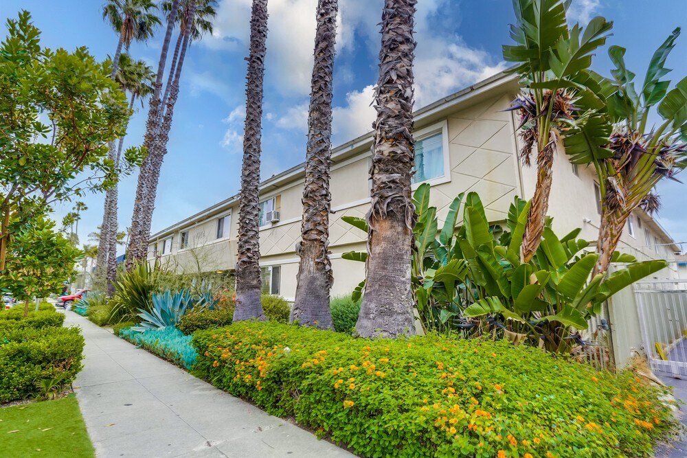 Ursula Baldwin Hills Apartments in Los Angeles, CA