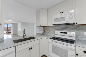 Building Photo - 931 Gardenia Dr