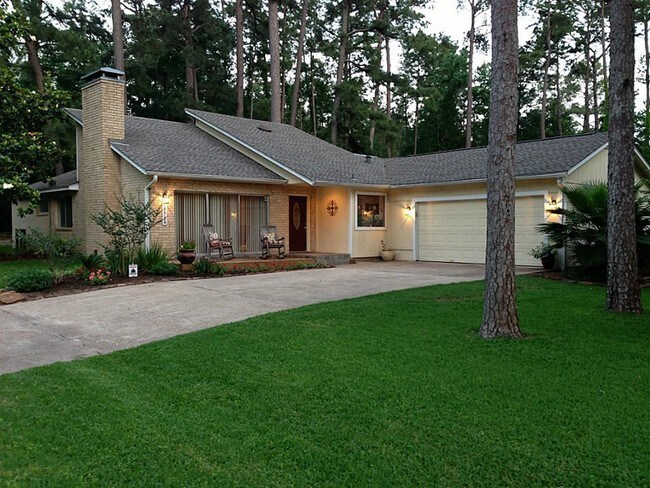 Building Photo - 15738 Corinthian Way