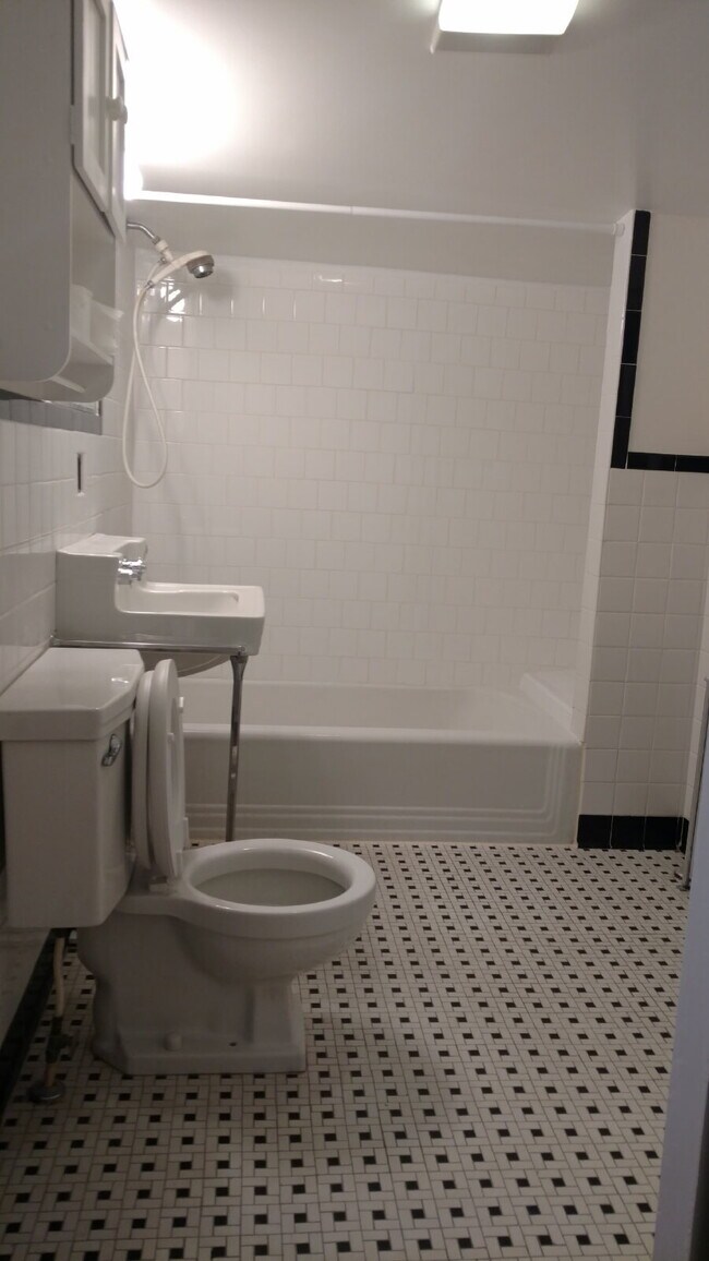 Foto del edificio - 23630 Woodfield Rd