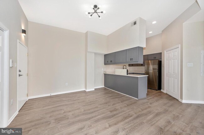 Building Photo - 205 MARKET-THRU 207 St