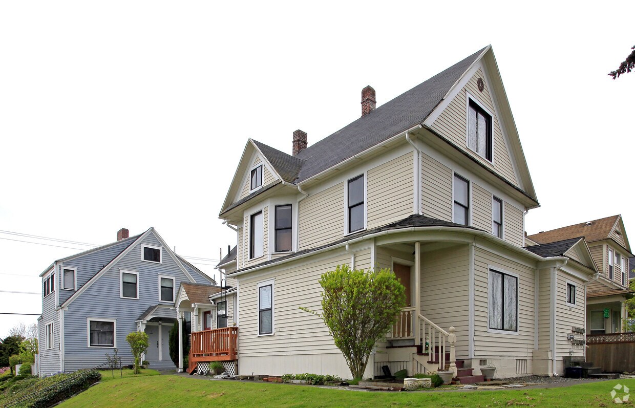 Primary Photo - 2332 Hoyt Ave