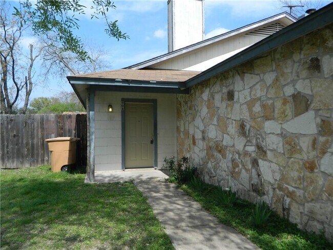 Building Photo - 908 Ken St