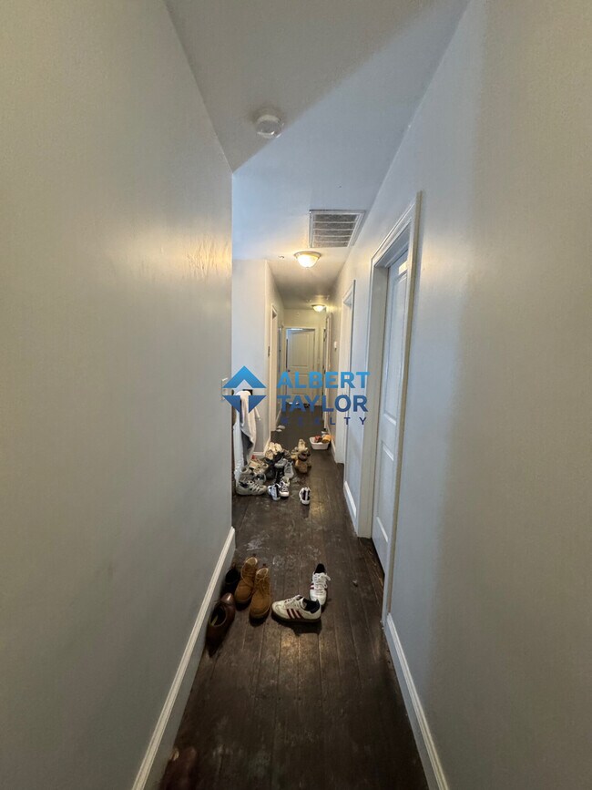 Building Photo - 998 Tremont St