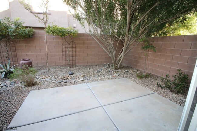 Foto del edificio - 1353 Crystal Hill Ln