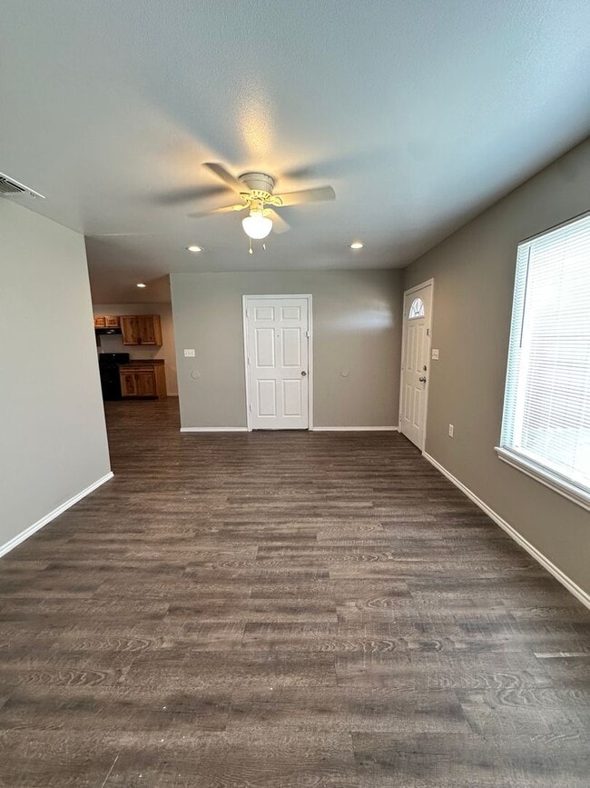 Foto del edificio - Move In Special 1/2 Off First Months Rent! - Cute 3 Bedroom Home Located In Chatman Hill