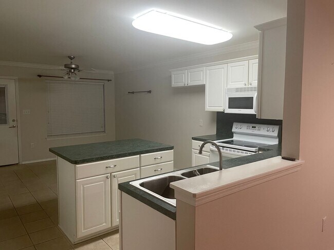 Foto del edificio - 3/2 Central heat and air, washer dryer con...
