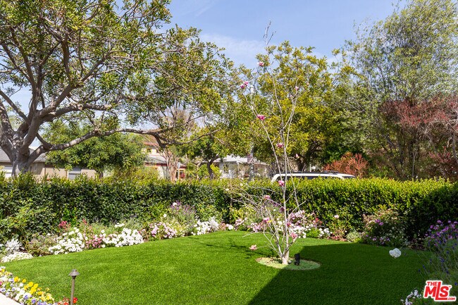 Building Photo - 1118 Hill St