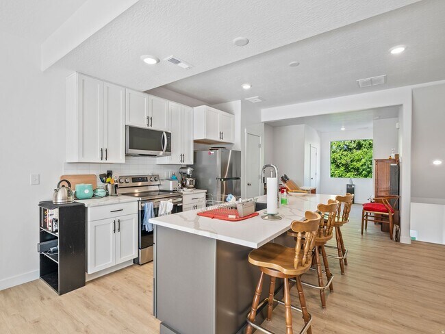 Foto del edificio - 4136 Winder Ln