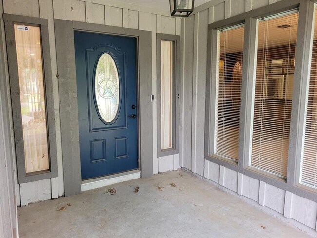 Building Photo - 24 Greentree Ln