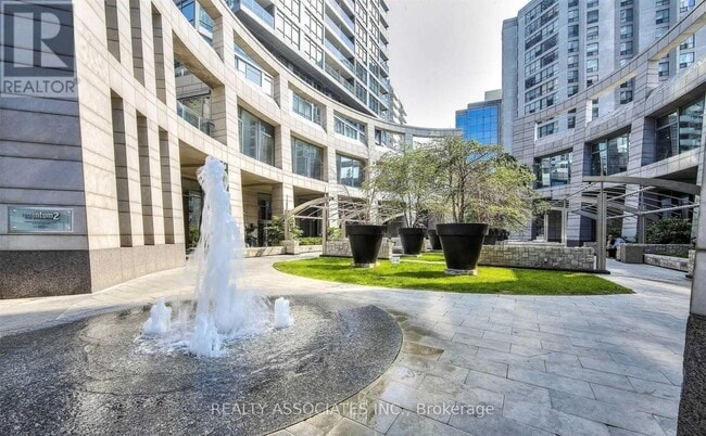 Building Photo - 2191 Yonge St