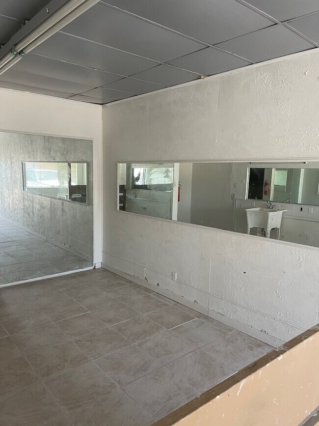 Foto del edificio - 802 South Cherry Lane, Unit 820